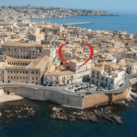 Casa Nagale- Una Suite Di Charme Nel Cuore Di Ortigia A 50 Mt Dal Mare 시라쿠사 외부 사진