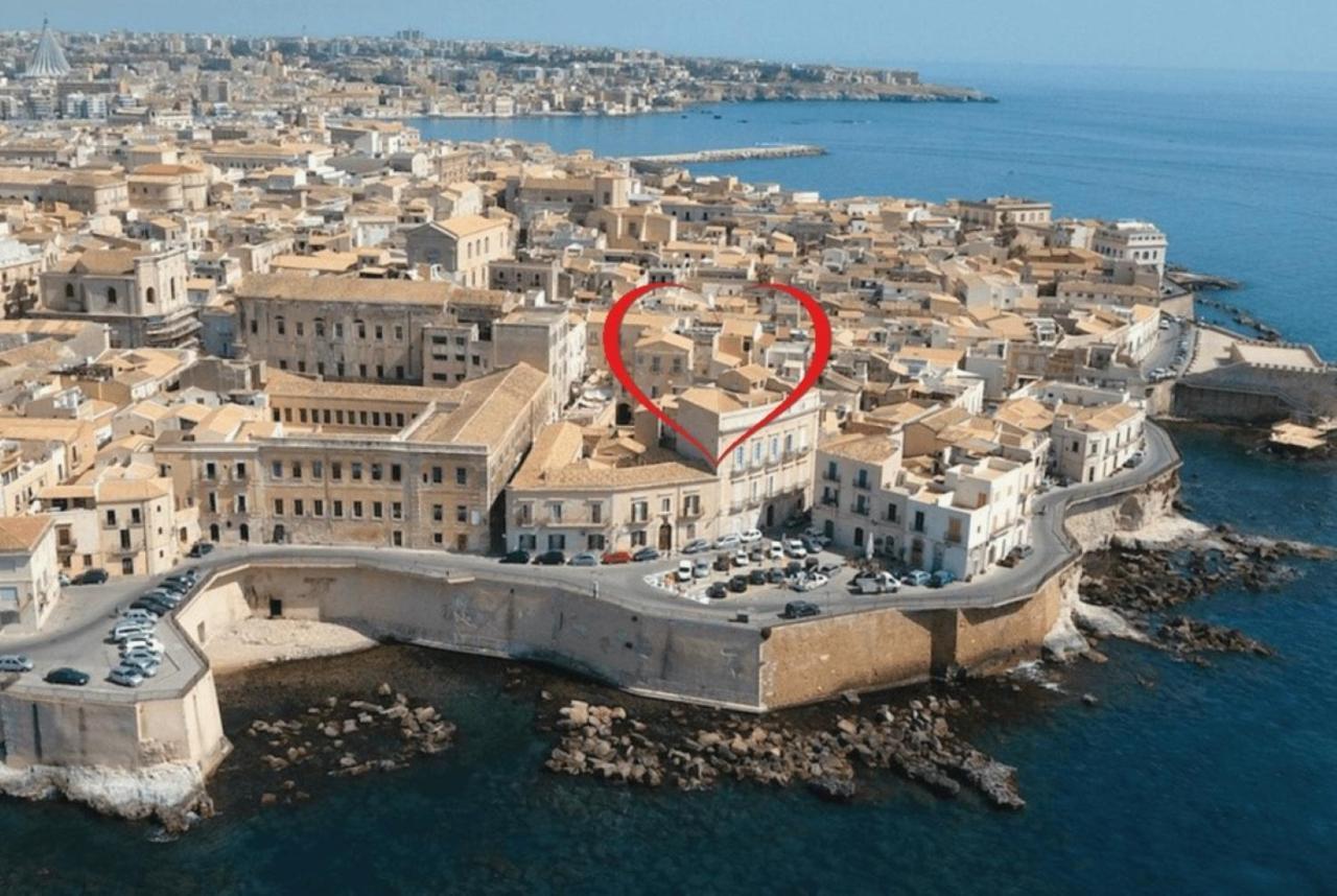 Casa Nagale- Una Suite Di Charme Nel Cuore Di Ortigia A 50 Mt Dal Mare 시라쿠사 외부 사진