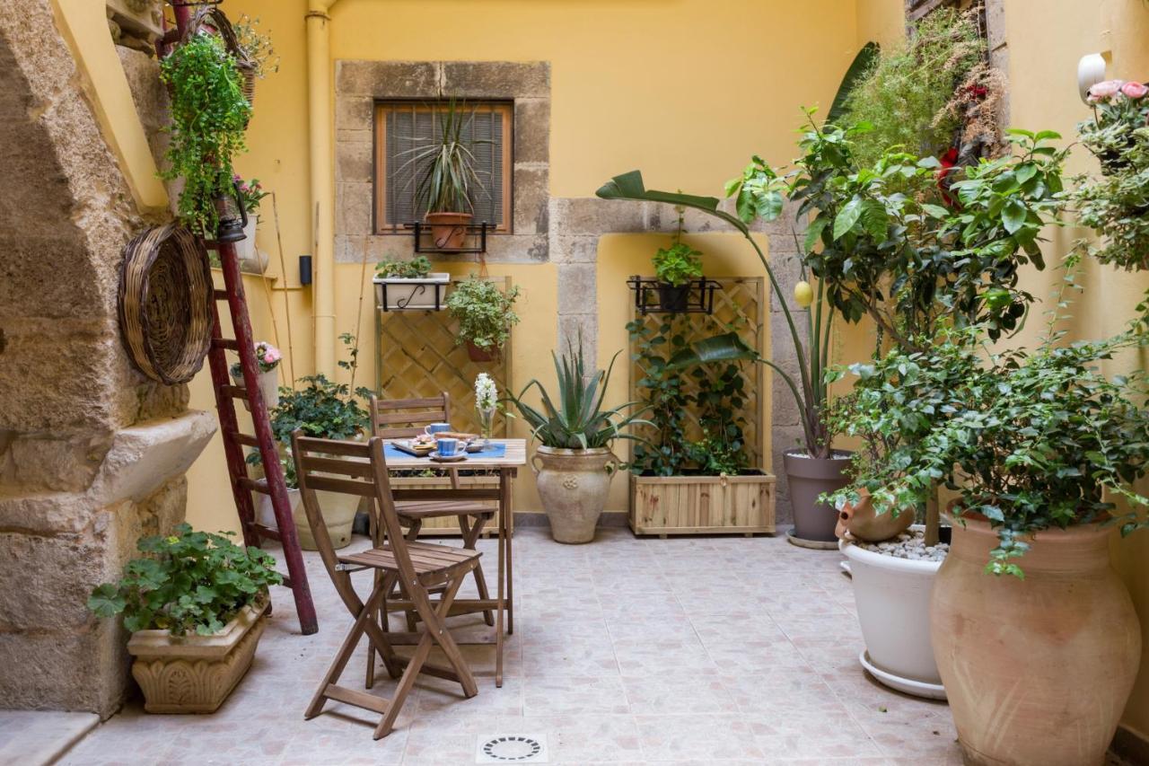 Casa Nagale- Una Suite Di Charme Nel Cuore Di Ortigia A 50 Mt Dal Mare 시라쿠사 외부 사진