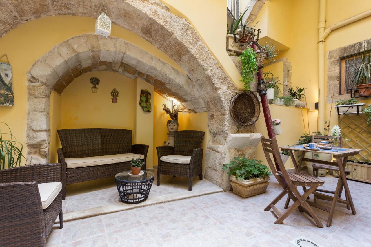 Casa Nagale- Una Suite Di Charme Nel Cuore Di Ortigia A 50 Mt Dal Mare 시라쿠사 외부 사진