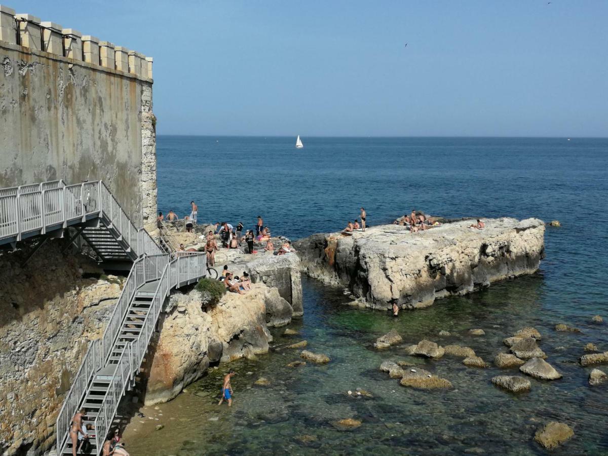 Casa Nagale- Una Suite Di Charme Nel Cuore Di Ortigia A 50 Mt Dal Mare 시라쿠사 외부 사진