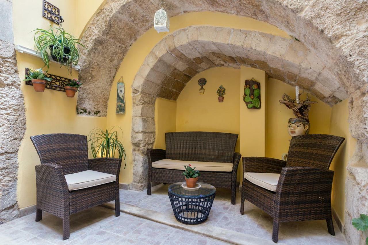 Casa Nagale- Una Suite Di Charme Nel Cuore Di Ortigia A 50 Mt Dal Mare 시라쿠사 외부 사진