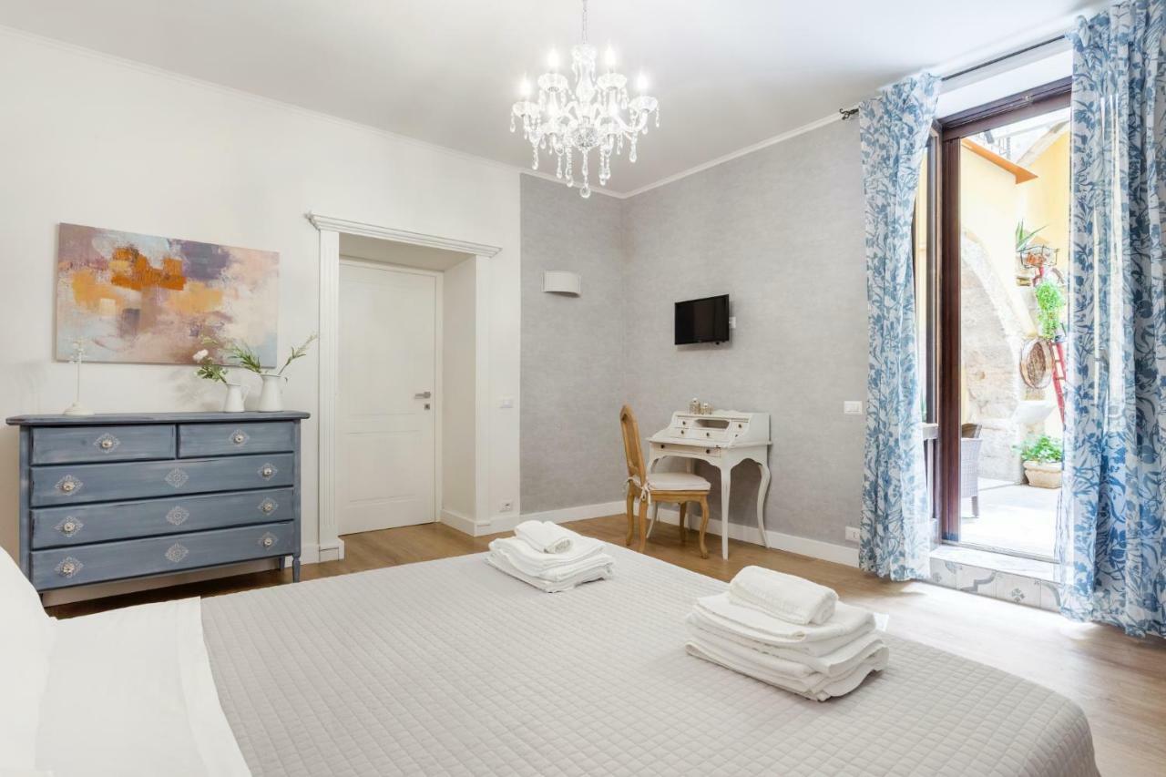 Casa Nagale- Una Suite Di Charme Nel Cuore Di Ortigia A 50 Mt Dal Mare 시라쿠사 외부 사진