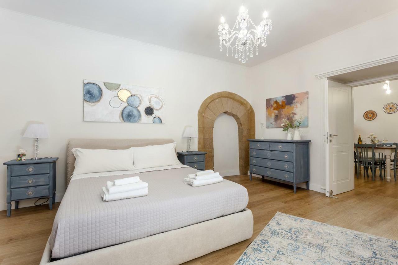 Casa Nagale- Una Suite Di Charme Nel Cuore Di Ortigia A 50 Mt Dal Mare 시라쿠사 외부 사진