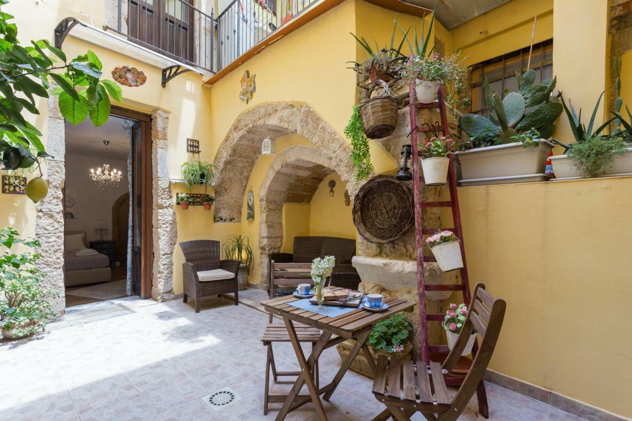 Casa Nagale- Una Suite Di Charme Nel Cuore Di Ortigia A 50 Mt Dal Mare 시라쿠사 외부 사진