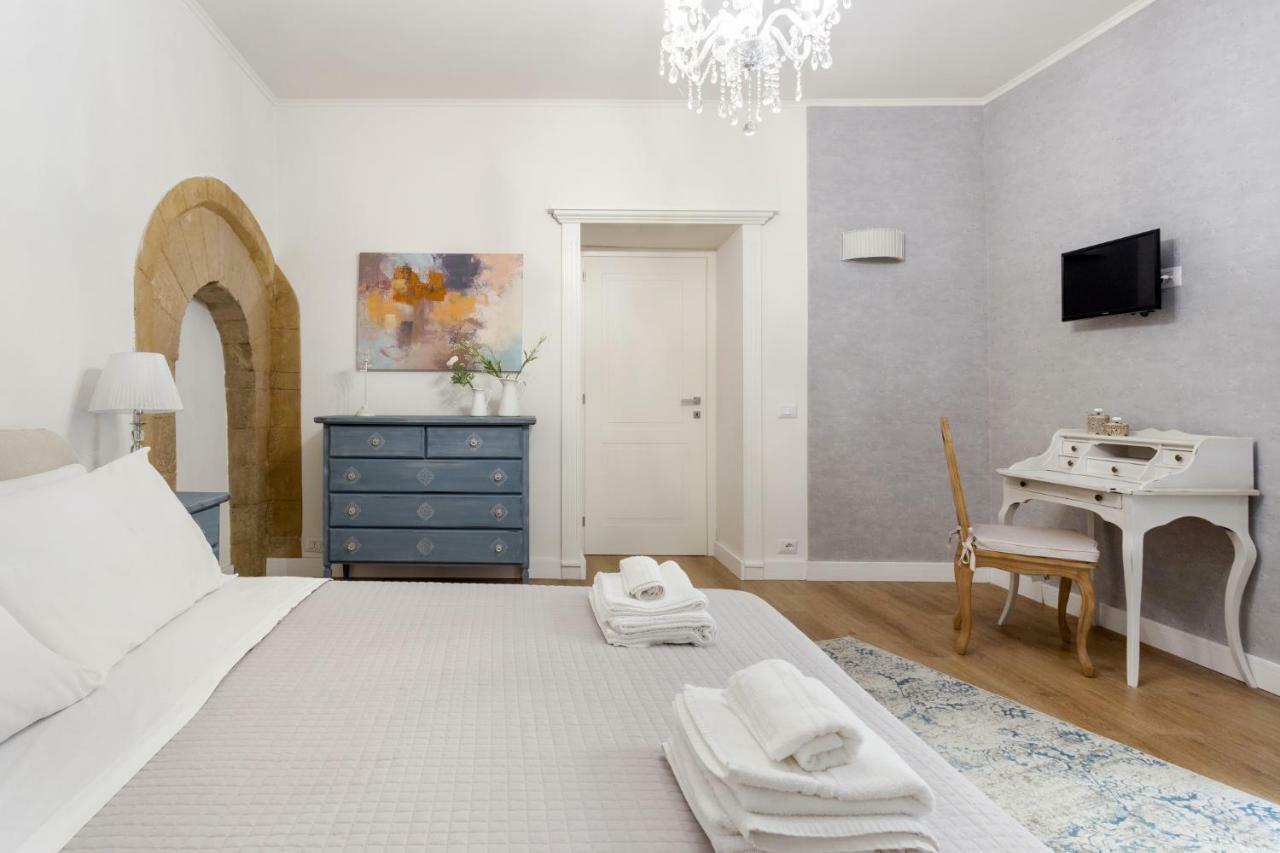 Casa Nagale- Una Suite Di Charme Nel Cuore Di Ortigia A 50 Mt Dal Mare 시라쿠사 외부 사진
