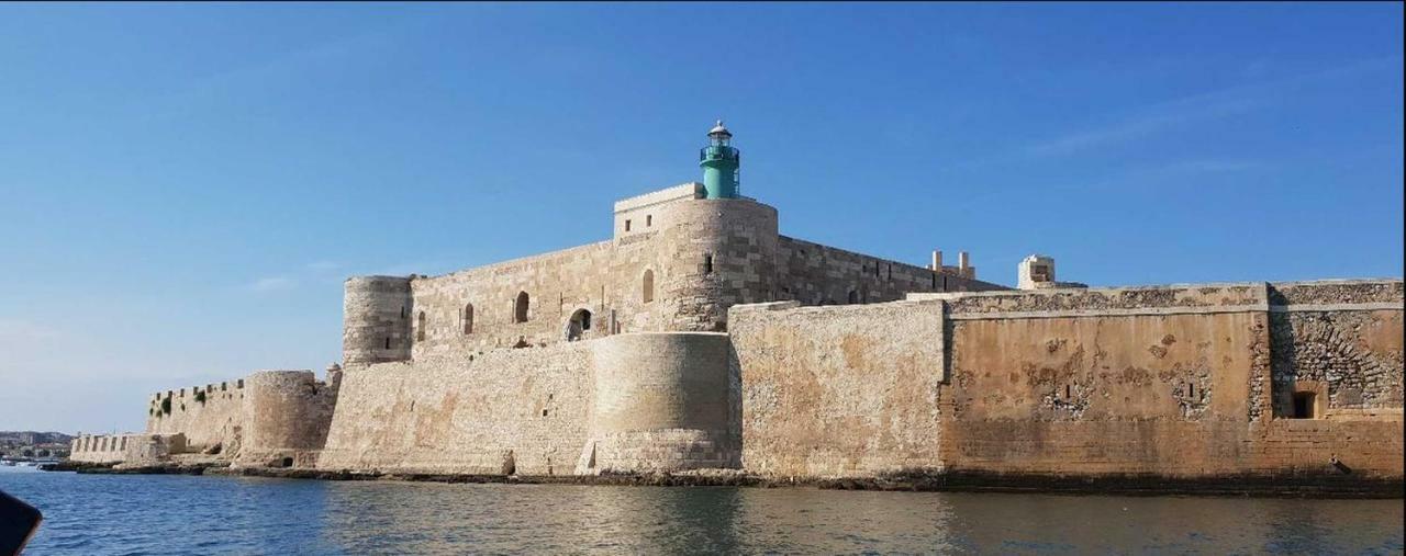 Casa Nagale- Una Suite Di Charme Nel Cuore Di Ortigia A 50 Mt Dal Mare 시라쿠사 외부 사진