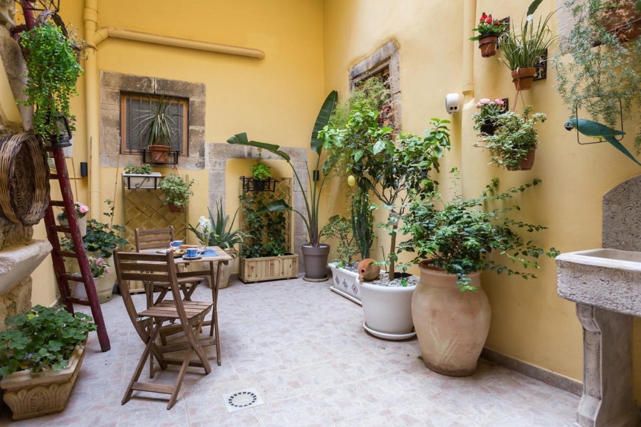 Casa Nagale- Una Suite Di Charme Nel Cuore Di Ortigia A 50 Mt Dal Mare 시라쿠사 외부 사진
