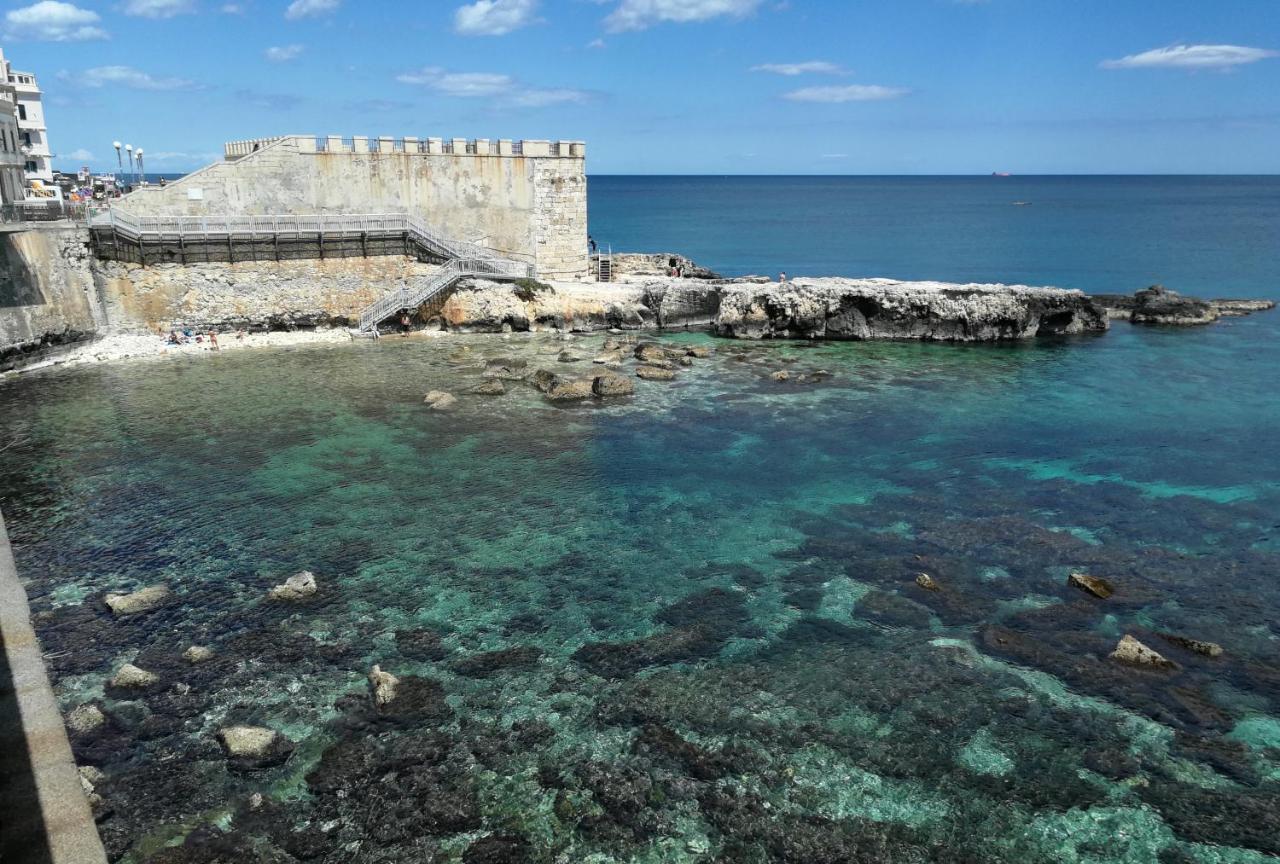 Casa Nagale- Una Suite Di Charme Nel Cuore Di Ortigia A 50 Mt Dal Mare 시라쿠사 외부 사진